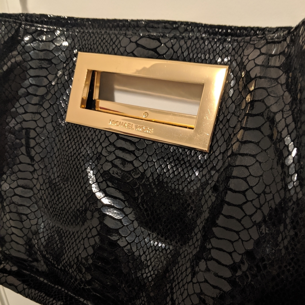 Authentic Michael Kors crossbody. Snakeskin lik